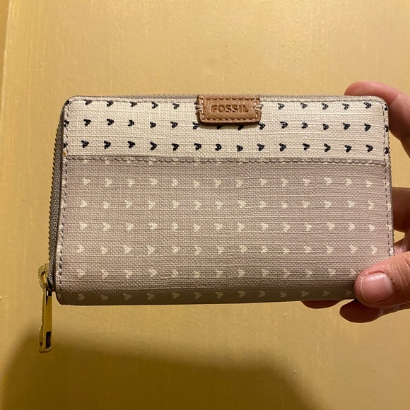 Muted Pink/Purple Fossil Wallet w/ Hearts - Picture 3 of 7